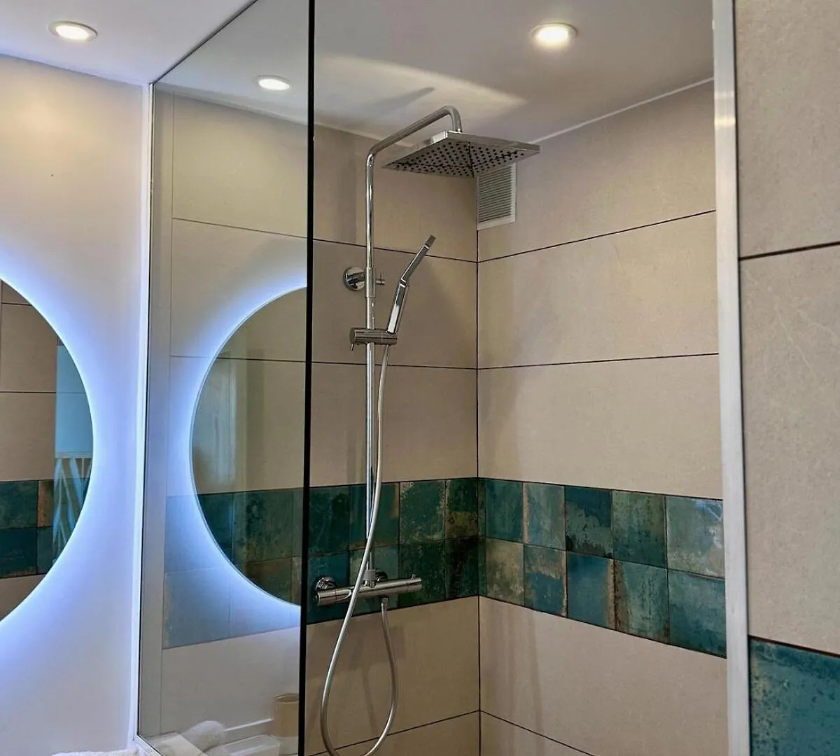 Renovated 2 Bedrooms Apartment Beach Front 오리엔트베이