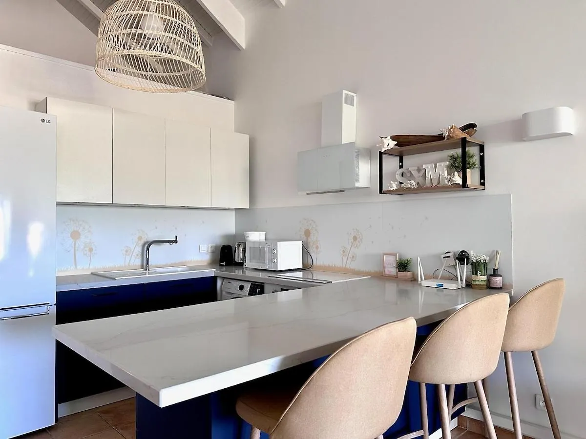 Renovated 2 Bedrooms Apartment Beach Front 오리엔트베이