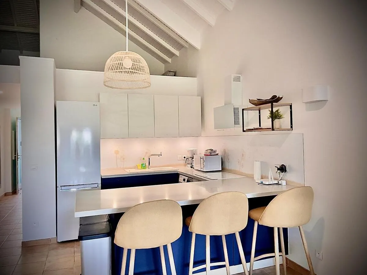 Renovated 2 Bedrooms Apartment Beach Front 오리엔트베이 생마르탱/신트마르턴