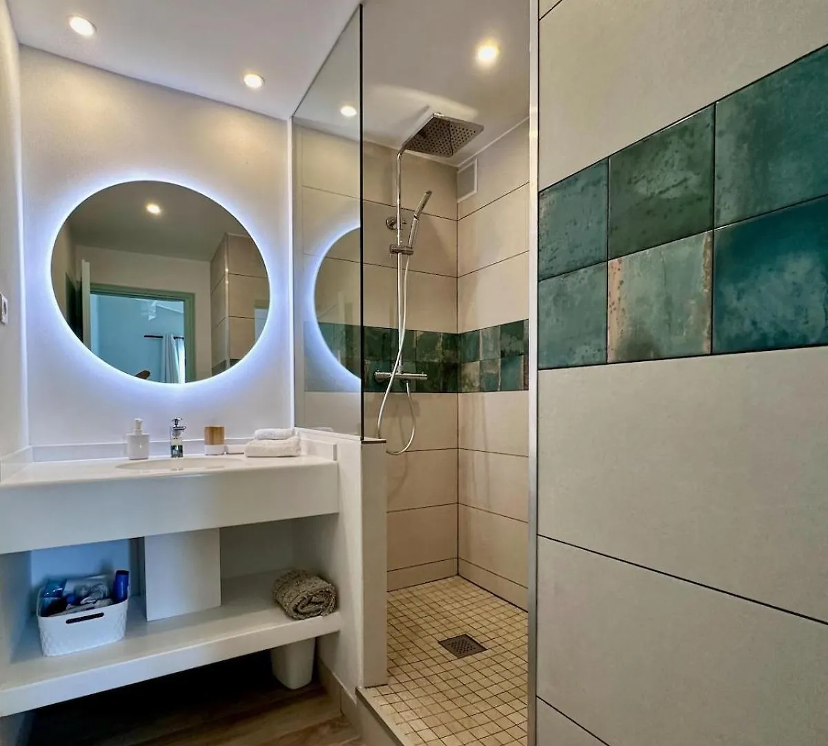 Renovated 2 Bedrooms Apartment Beach Front La Baie-Orientale
