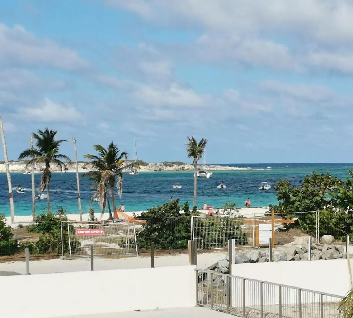Renovated 2 Bedrooms Apartment Beach Front La Baie-Orientale